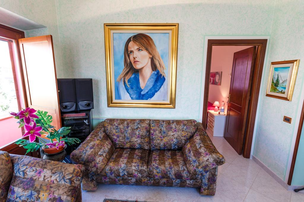 L'Aurora Viola Panzió Carbonia Kültér fotó