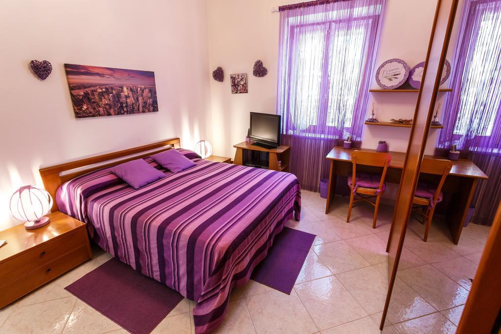 L'Aurora Viola Panzió Carbonia Kültér fotó